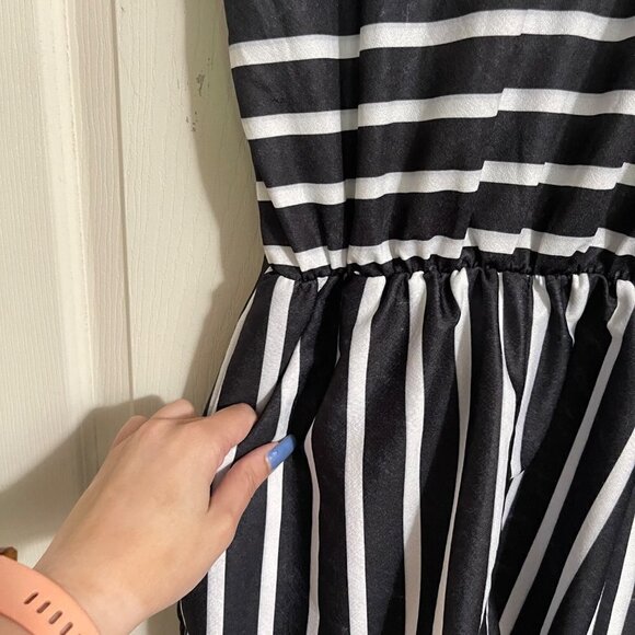 Womens Black White Striped Elastic Waist Pockets Keyhole Tie Back Romper Small - Picture 3 of 5